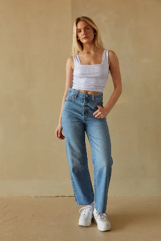 Capri Jeans for Beach Style -Levi's Ribcage Straight Ankle Jeans In The Middle