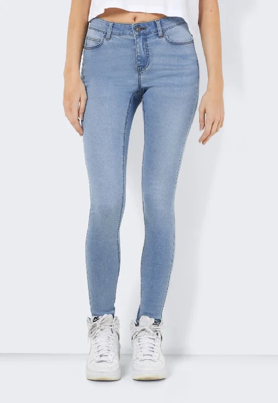 Tapered Jeans for Modern -Noisy May - Billie Normal Waist Skinny Light Blue Denim - Jeans