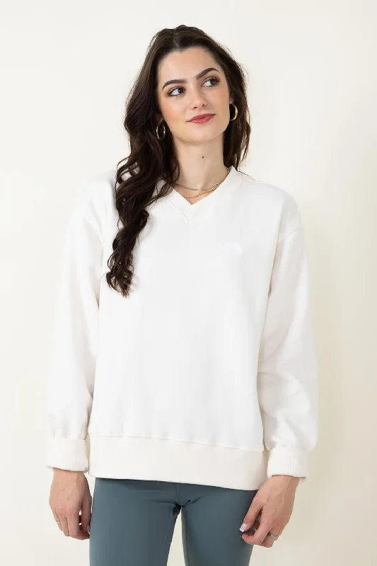 Lightweight Cotton Sweatshirt with Graphic Prints for Casual Daily Wear -The North Face Evolution V Neck Sweatshirt for Women in White | NF0A86UQ-QLI